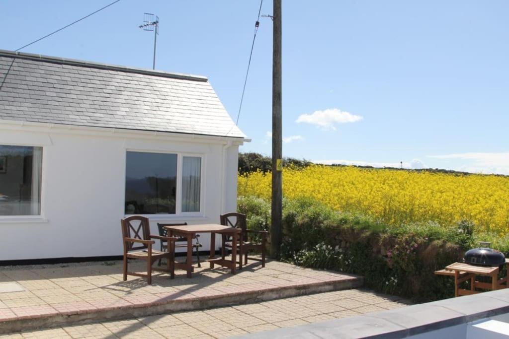 The Old Dairy, Land'S End, Sennen Apartment ภายนอก รูปภาพ
